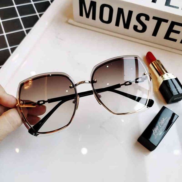 

sunglasses women's fashion 2022 gradient cat's eye large frame diamond rimmed glasses, White;black