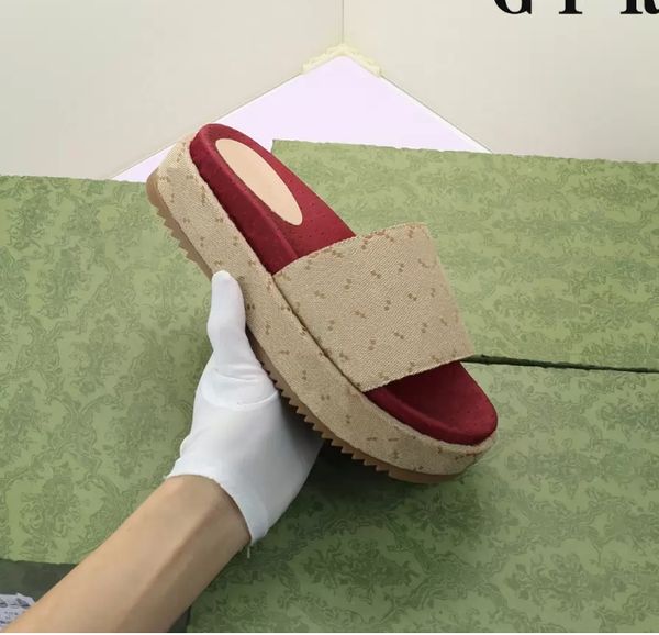 2022 homens e mulheres chinelos designer sandálias moda feminina com caixa de luxo flor impresso rebites unisex beach flip flops chinelo tamanho 35-46 888