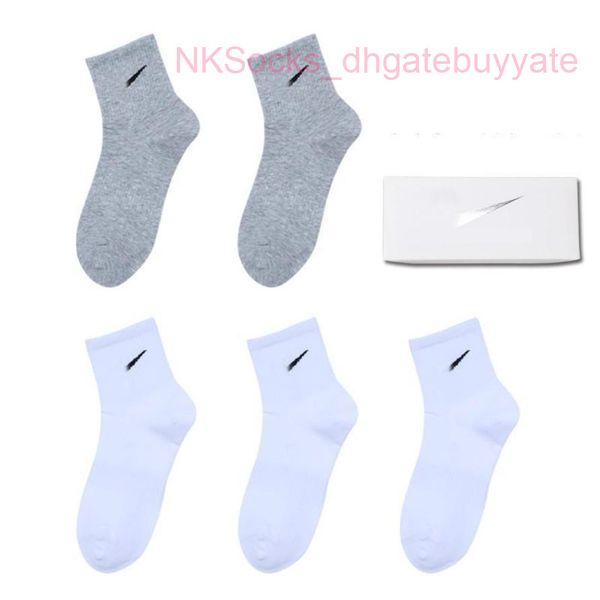 

fashion men's classic socks gift box stockings hook brand black white gray medium tube sports cotton sweat absorbing sock men women lux