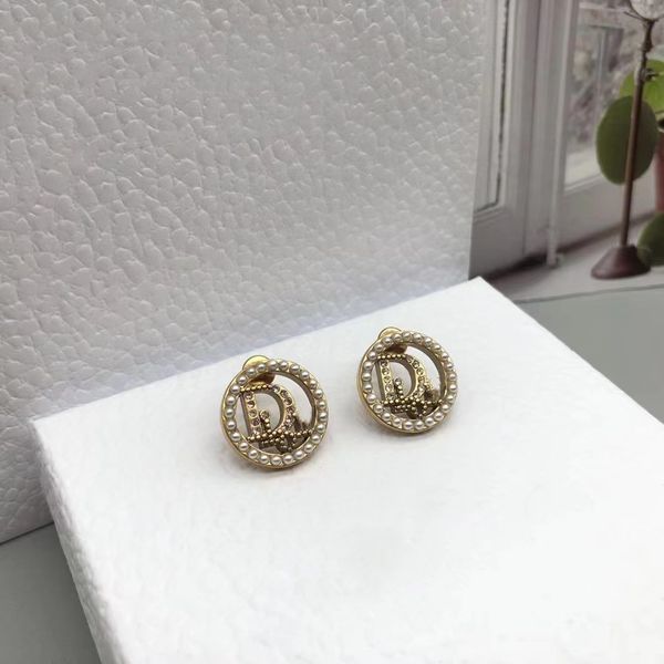

2022 new d family di round letter pearl earrings female made old hollow out small simple, Golden