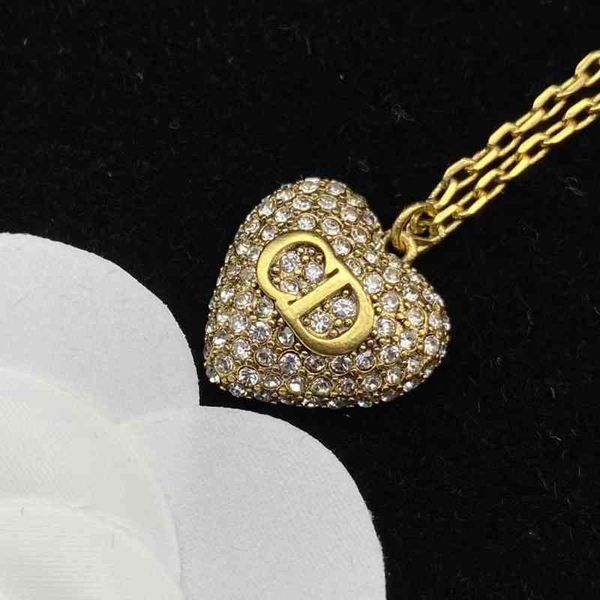 

outlet 22 new letter diamond inlaid heart necklace women's vintage trend classic, Black
