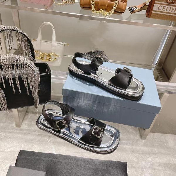 

2022 fashionable and generous design of 22ss women's sandals presents a classic outline A full set of imported silk and cowhide fabrics is packaged, Black