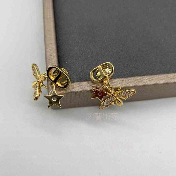 

parent's face personality versatile pearl earrings asymmetric bee, Silver