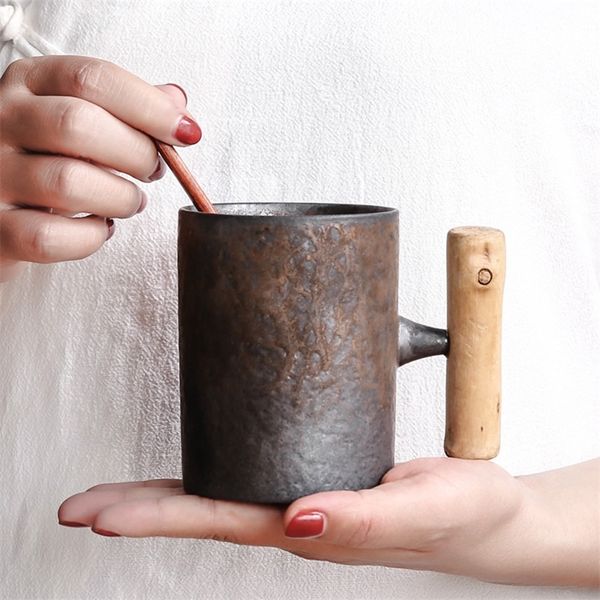 Tazza da caffè in ceramica vintage in stile giapponese Bicchiere con smalto ruggine Tè al latte Birra con manico in legno Tazza d'acqua Home Office Bicchieri 220809