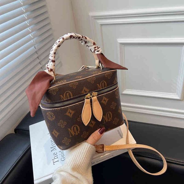 

purses new portable bag women's versatile small square style one shoulder messenger bag