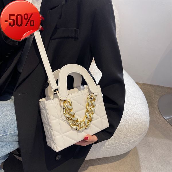 

the factory directly fashion thick hand 2022 new foreign style diana one shoulder msenger women's bag