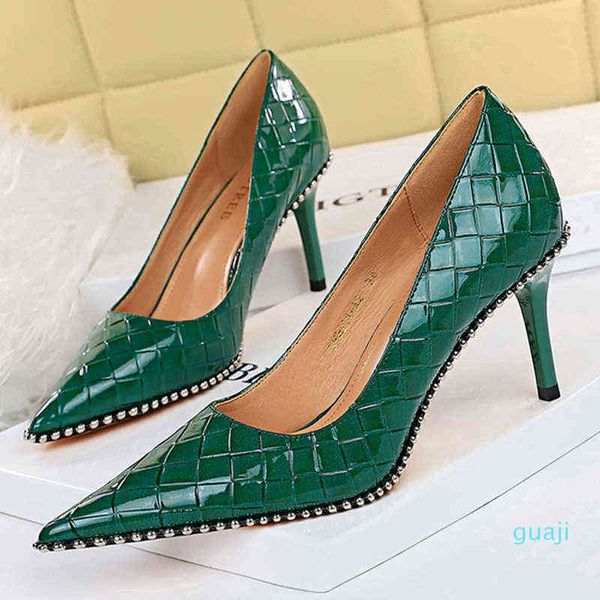 Plus Size 34-43 Women Metal Perle High Heels Karted Lederpumpen Sexy Spitze Zehen Hochzeit Damen Schuhe grün schwarzweiß