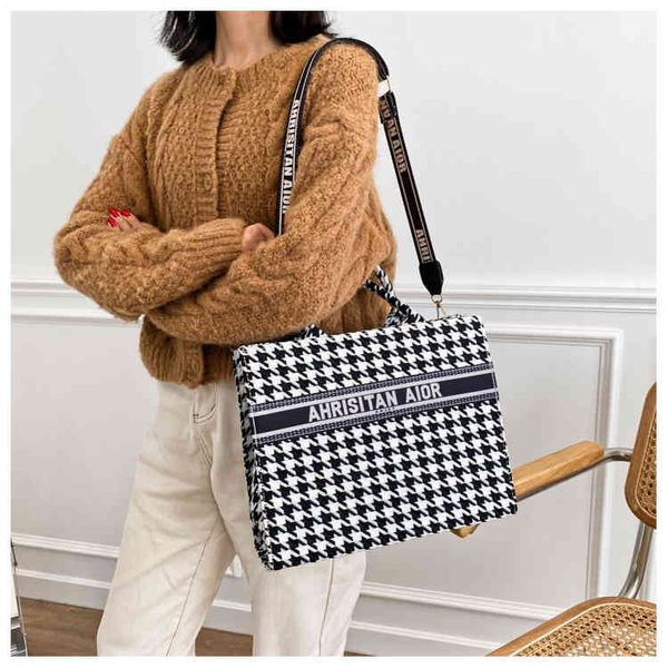 

2022 factory wholesale new nizi autumn single shoulder leisure messenger bag fashion net red women's bag