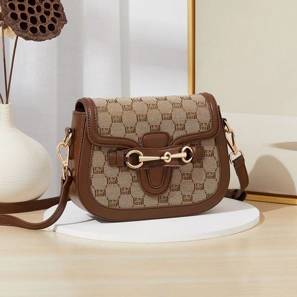 

2022 new niche design women's crossbody shoulder bag summer high-end saddle style