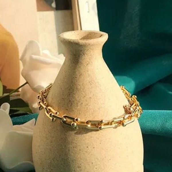 

luxurys link designer bracelet women lucky link charm bracelets love trendy fashion eye-catching fine jewelry elegant temperament u buckle o, Black