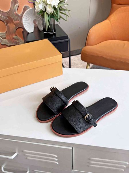 

2022 famous brand women's genuine leather beach slippers designer classic luxury embossed flat sandals paris girl new summer flat shoes, Black