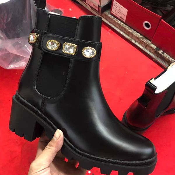 Stivaletti Chelsea Cintura di cristallo femminile Stivali con tacco spesso in pelle nera Tacco grosso Scarpe invernali da donna con design di lusso