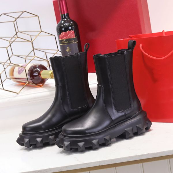 

2022 new fashion show martin boots leather100% women's shoes rivets boots luxury designers short boots 35-40 us4-9 box, Black