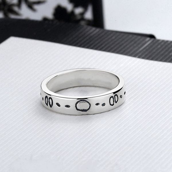Gli anelli di gioielli di fidanzamento per uomo e donna con anello di coppia di design di elfi di moda classica non si sbiadiscono per inviare regali all'amante temperamento logo teschio selvaggio