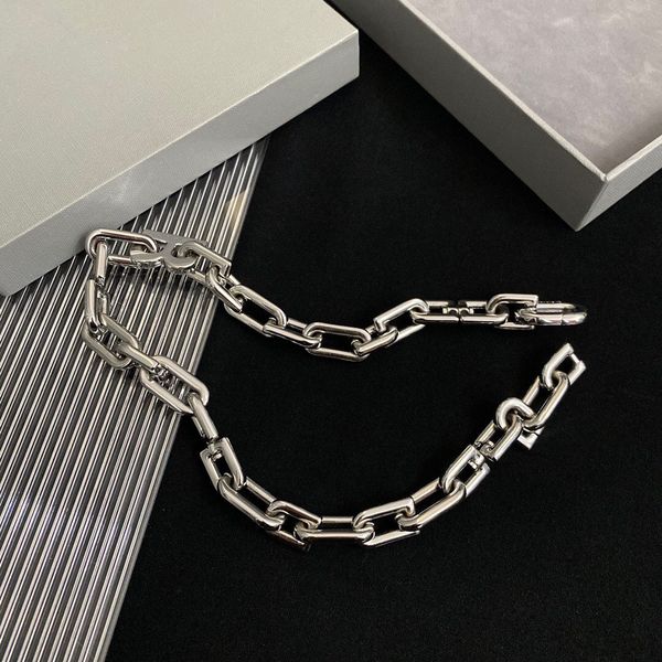 Coloque clássico do colar áspero B Letters Height Metal Chain de moda de moda masculina e feminina Acessórios de jóias