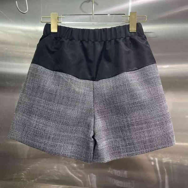 Novos shorts, design de splicing dinâmico, peça essencial para talento, pequeno design de cintura alta, pernas longas