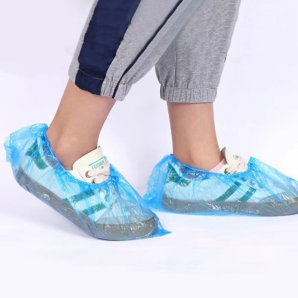 100pcs sapatos descartáveis ​​plásticos de descartáveis ​​P Tampas de sapatos de falotes Limpeza Overshoes Sapatos protetores à prova d'água Cov Cov