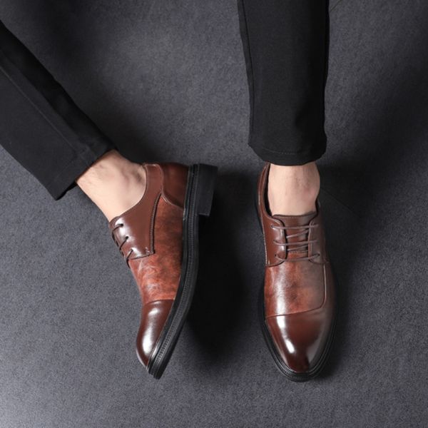 2022 scarpe eleganti da uomo classiche di lusso più vendute Scarpe da lavoro in pelle britanniche casuali di nuova moda coreana per uomo