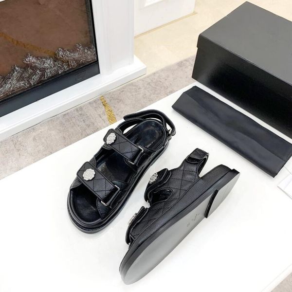 2023 Womens Brand Sandal Slippery Ladies Designer Piattaforma di gomma in metallo Tacchi spessi Lettere Sandali di lusso Stivali Heatshoes