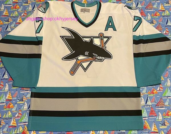 

stitched authentic rare vintage ccm igor larionov hockey jersey mens kids throwback jerseys, Black