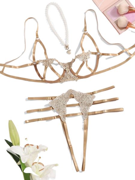 

cut out applique underwire crotchless lingerie set i90m#, Black;red