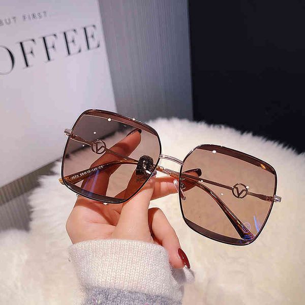 

women sunglasses luxury brand designer polarized sunglass women's fashion driving mirror 2022 new trendy men's street face vintage, White;black