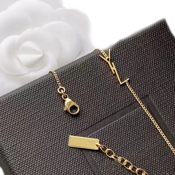 Braccialetto di moda di design Braccialetto di amore di alta qualità Gioielli Ciondolo lettera di lusso Y Orecchini glamour in oro da donna Accessori