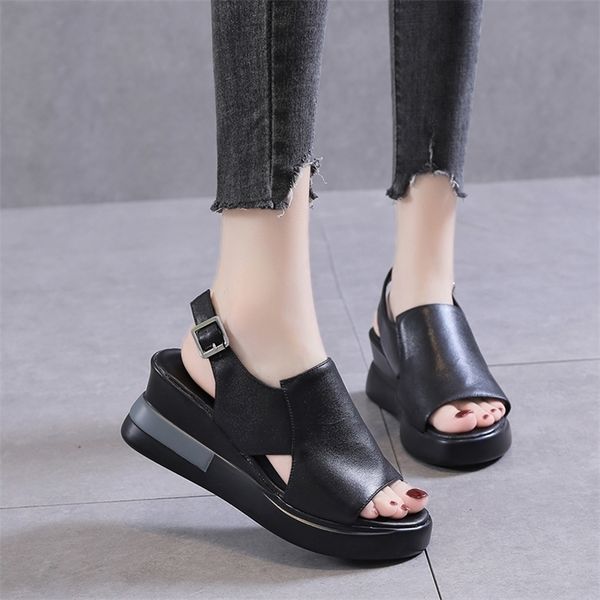 Sandálias femininas de verão com salto de cunha em couro plutônio tira cruzada estilo coreano sapatos casuais senhoras sandálias de dedo aberto com fivela sólida 220601