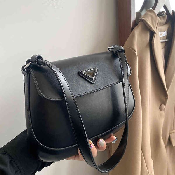 

2022 factory wholesale new small fresh autumn and winter trend simple hand fashion armpit single shoulder women's bag