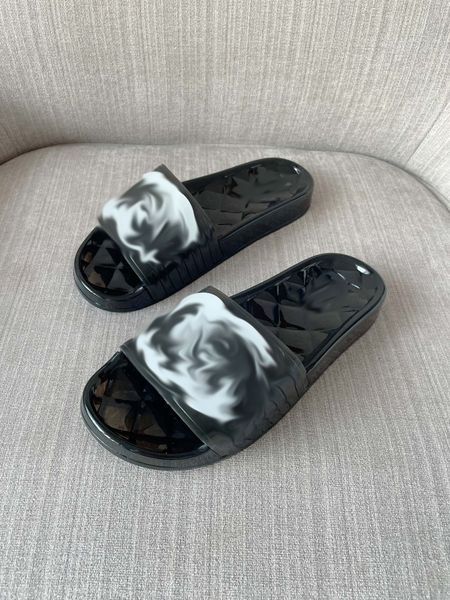 Tasarımcılar Moda PVC Jöle Terlik Erkekler Kadın Sandalet Yaz Plaj Ayakkabıları Düz ​​Flip Flops Alfabe Kristal Şeffar Şeffaf Terlik