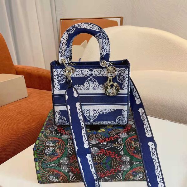 

2022 luxury designers bags handbags shoulder bags embroidered pattern classic style size 19cm elegant fashion 8 styles