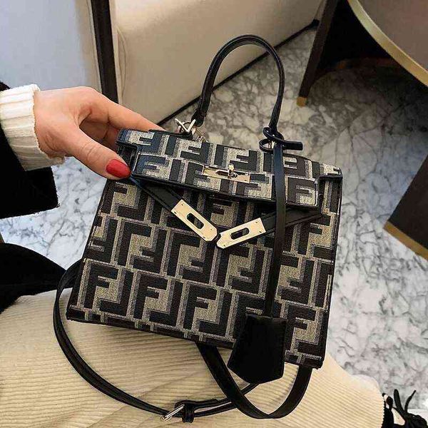 

advanced foreign temperament women's bag 2022 new fashion korean version versatile one shoulder messenger handbag portable bag female z