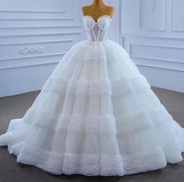 2023 Nuovo abito da ballo di lusso Abiti da sposa Sweetheart Strati Tiered Illusion Lace Up Chapel Train Abiti da sposa GG02W