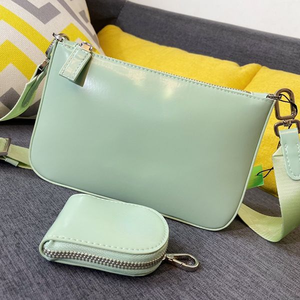 

famous classic lady crossbody bag three in one fashion shoulder out of the hand