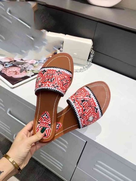 

luxury slippers womens designer casual shoe summer outdoor beach ladies brand sandal platform shoes arcade non-slip flat 7062, Black