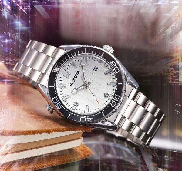 Relógio masculino masculino linha de esqueleto Relógios de 40 mm de cronógrafo ao ar livre quartzo bateria profissional Hora de mão Popular Wristwatch Presente de Natal favorito