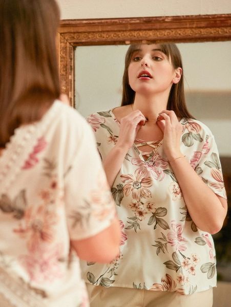 

plus floral print crisscross cut out guipure lace trim blouse 56ji#, Black