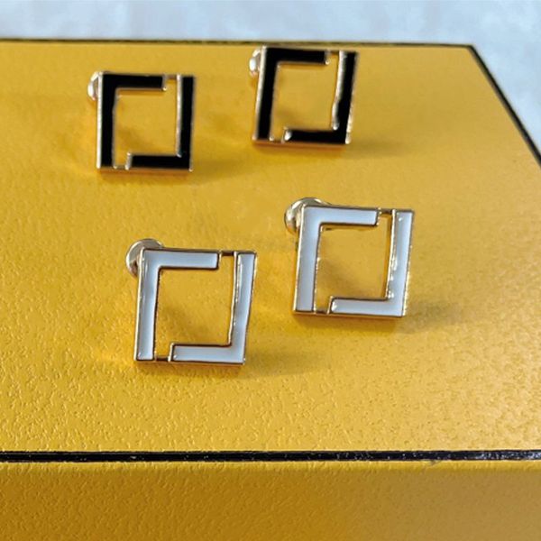 

Fashion Earrings Designer for Women Stud Simple Classic Letters Gold Black White 2 Styles Anniversary Wedding Party Gift High Quality Jewelry Good Nice