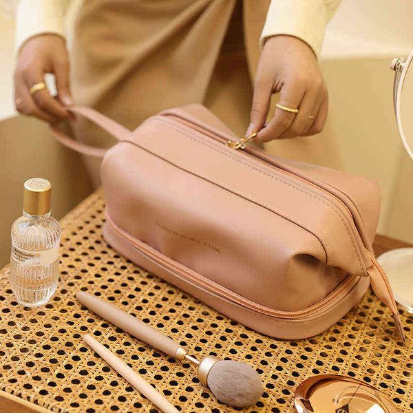 

2022 new cloud makeup bag women's super large capacity travel portable cosmetics storage washing 220518