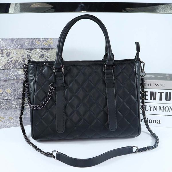 

2022 european and american fashion leather diamond bag, versatile women's cross-body bag, large capacity, one shoulder chain for women
