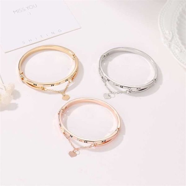 

woozu women's roman numeral luxury bracelet, breloque brand, famous jewelry, Black