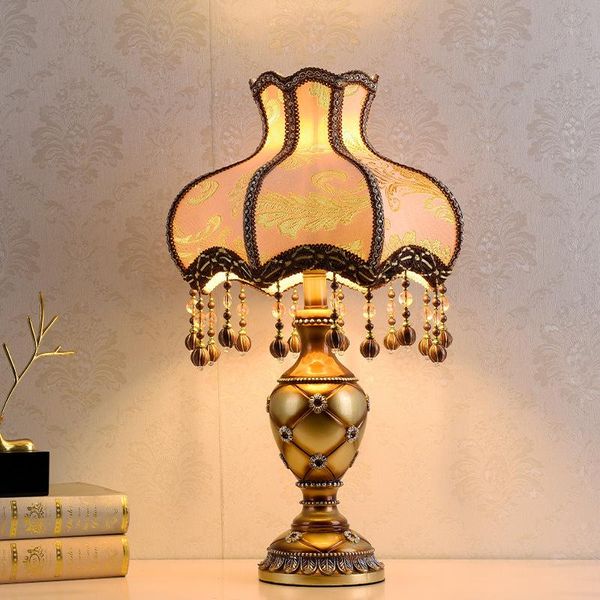 Lâmpadas de mesa resina de tecido de lâmpada retrô europeia para decoração de quarto de cabeceira em casa lamptável lamptável