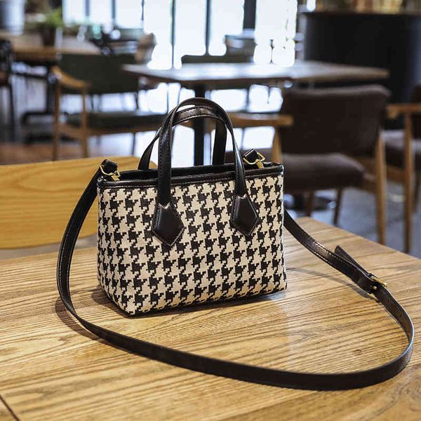

purses high sense niche design bag women's new trend versatile summer bird lattice portable one shoulder messenger bag