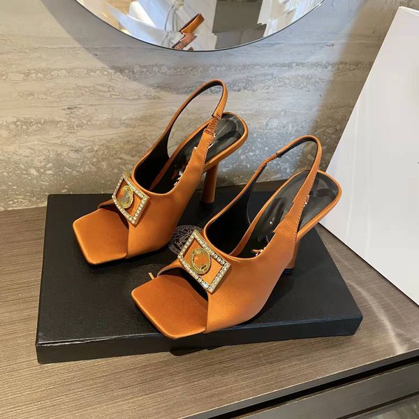 

2022 early spring new ladies medusa square high-heeled sandals, Black