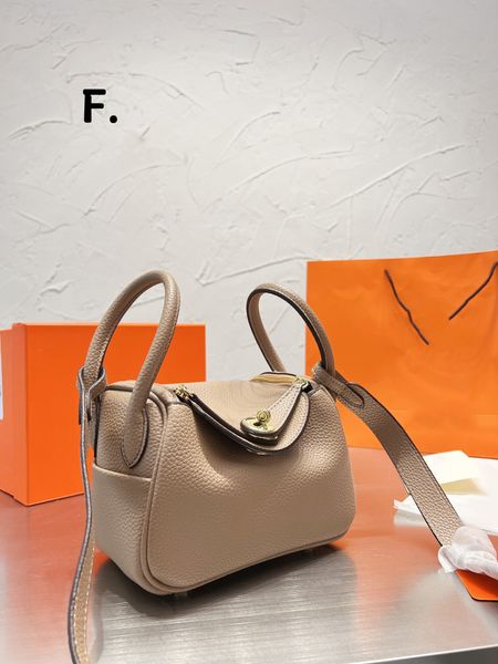 

designers shoulder bag luxurious tote purse handbag message bags cluth brand classic genuine leather crossbody original box mini size 19cm