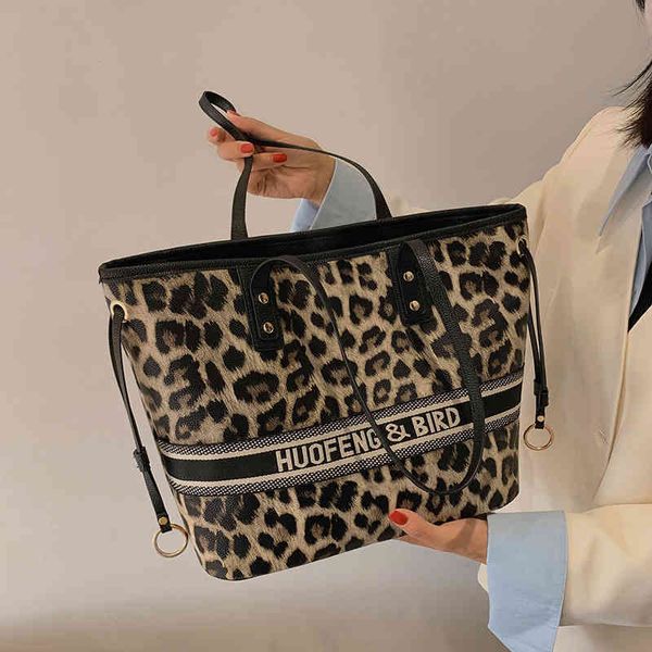 

leopard print shoulder large capacity portable tote bag armpit bag