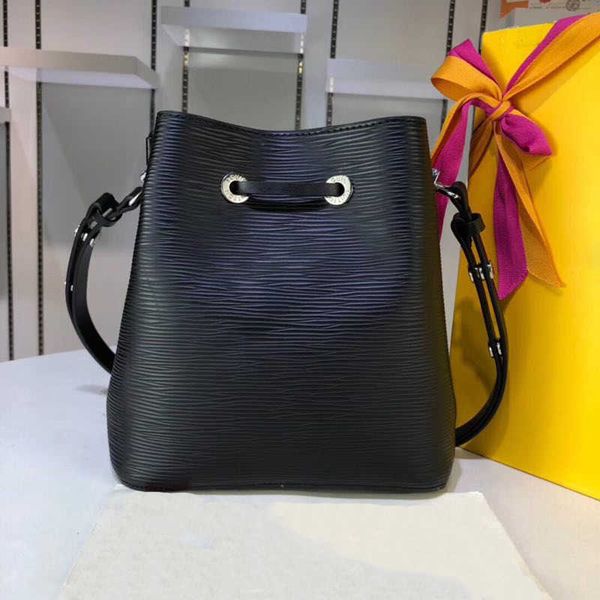 

2019 new luxury classic desiner handbags purse water ripple bucket bag crossbody bag large capacity removable shoulder strap