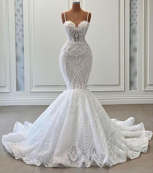 Abiti da sposa eleganti a sirena con perle Appliques in pizzo Cinghie senza spalline Abito da sposa Abiti da sposa senza maniche di nuovo design su misura