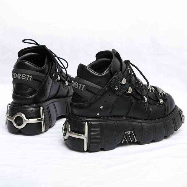 Botlar Punk Dark Gotik Metal Platform Spor Ayakkabıları Gerçek Deri Yüksek Top Yüksek Kadın Spor Ayakkabıları Retro Niş Lokomotif 6cm 220811