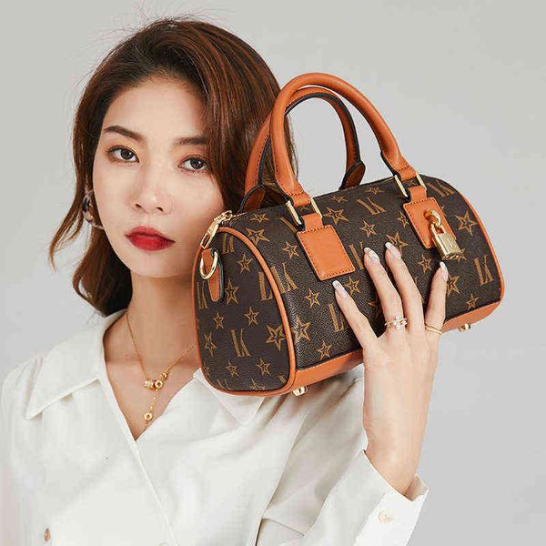 

hong kong brand bag 2022 spring and summer women's hand foreign style simple menger one shoulder boston bag
